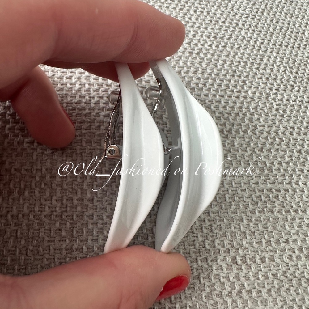 CULT GAIA Erin Clip On Earrings - Picture 8 of 10
